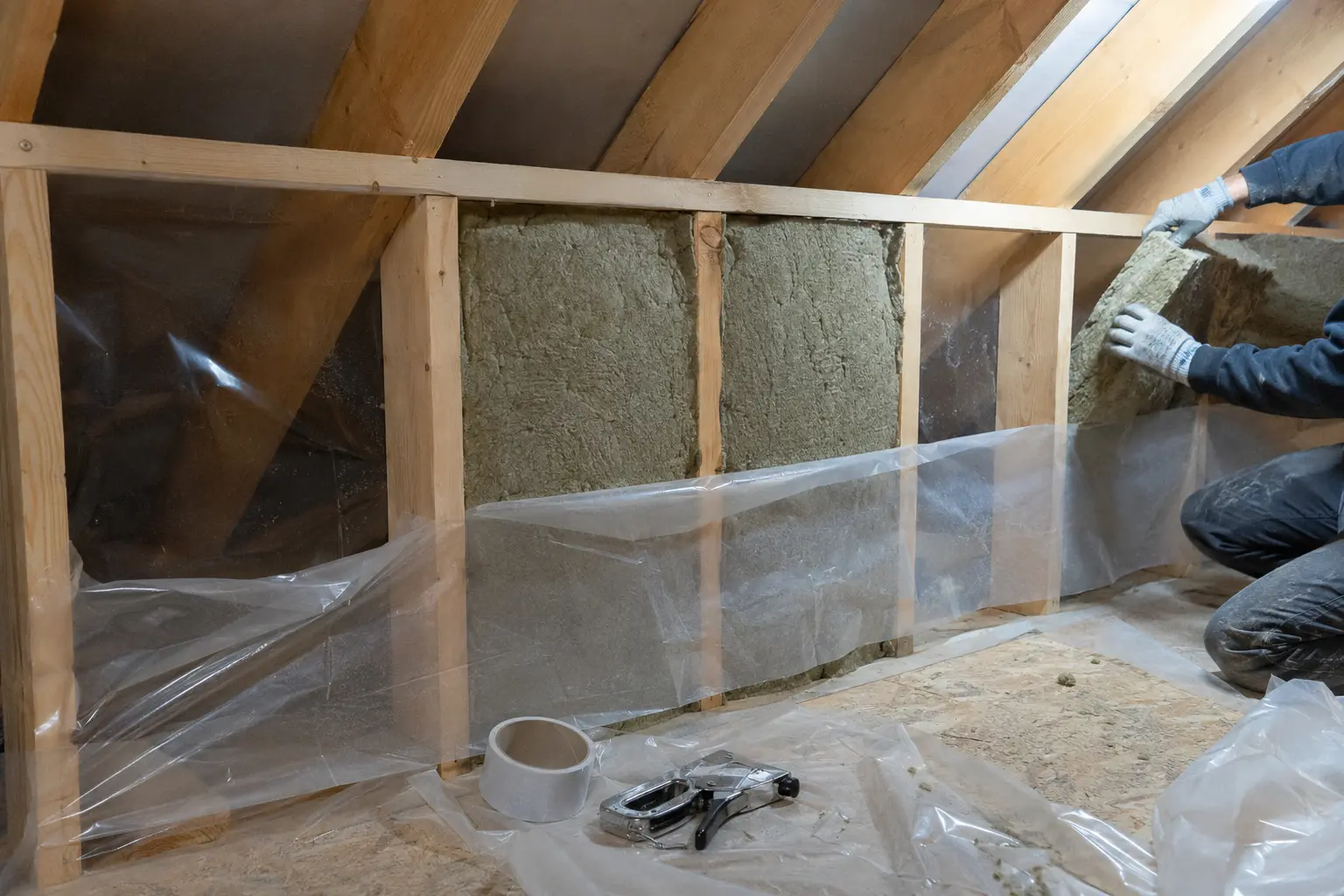 Kneewall insulation