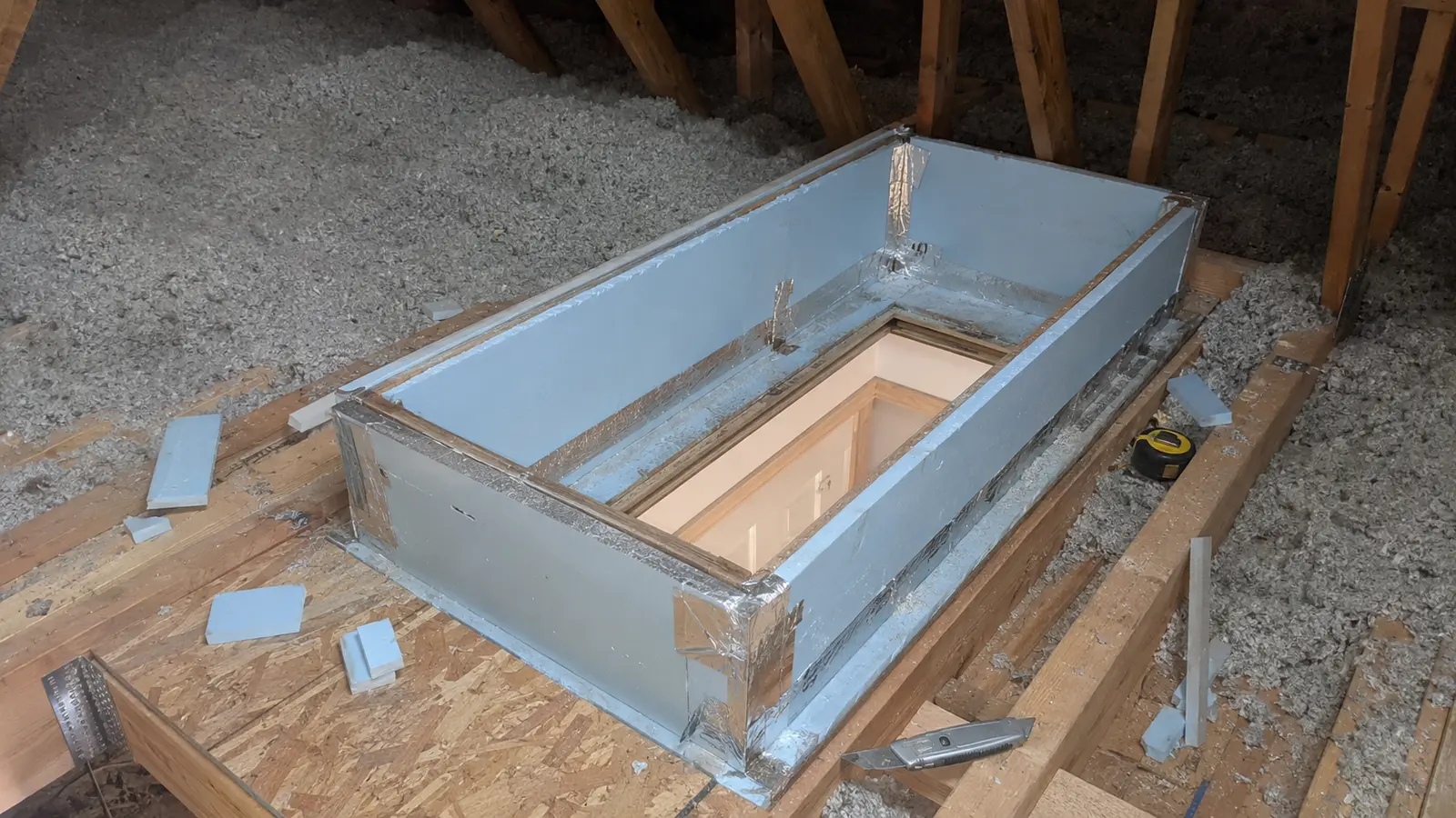 Insulated hatch construction